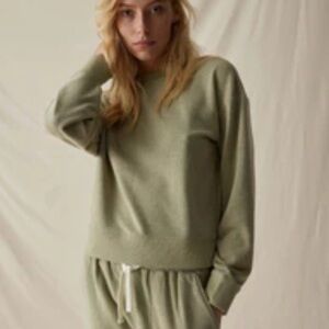 Richer Poorer April Lightweight Sweatshirt in green ground M